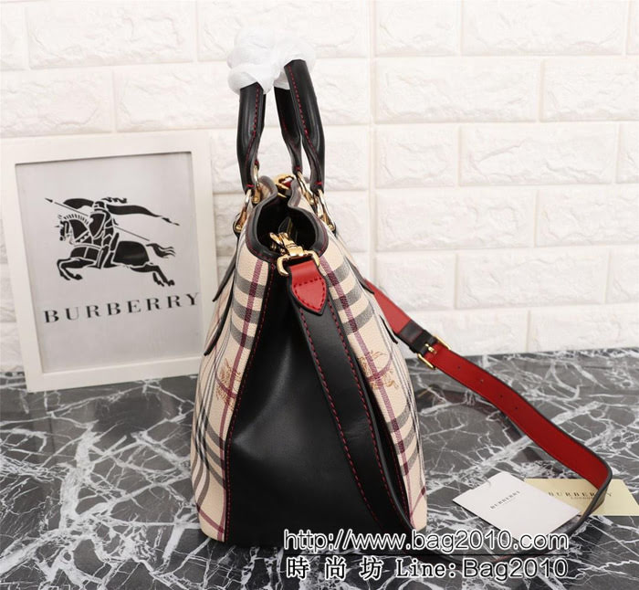 BURBERRY巴寶莉 最新爆款 40333 標誌性手袋 The Saddle PVC材質配原版牛皮  Bhq1074